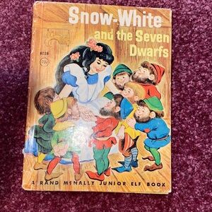 Snow white vintage book